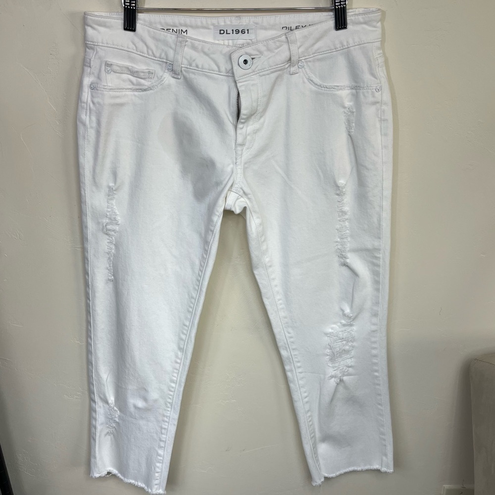 DL1961 Women’s White Distressed Cropped Boyfriend Style Denim Jeans